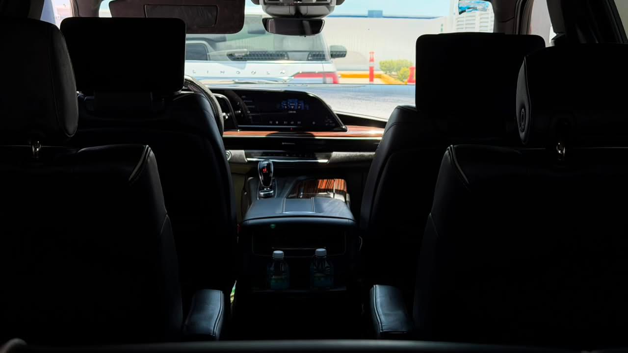 Escalade interior 2